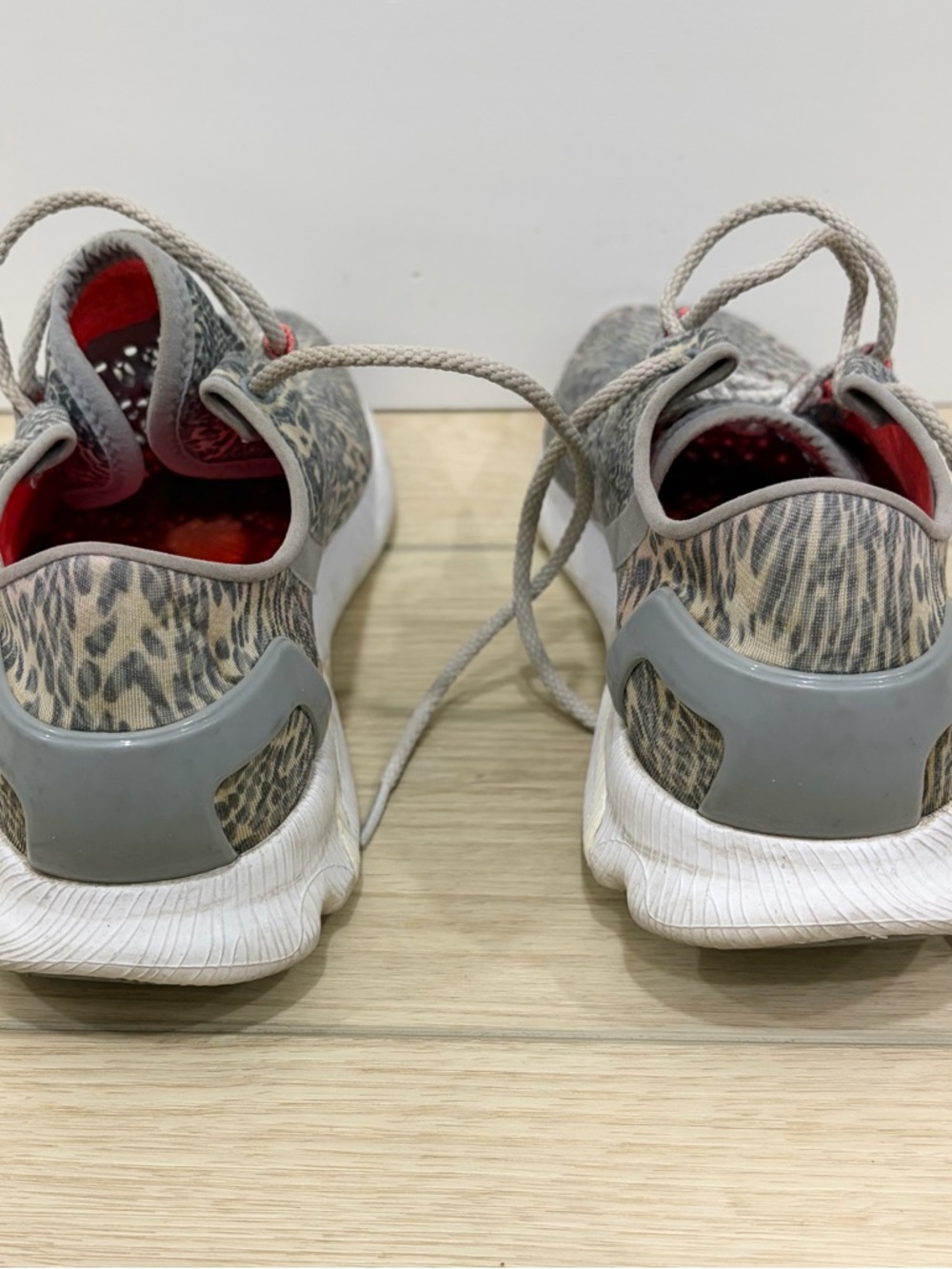 Under Armour Women's Gray Coral Animal Print Running Sneaker Lace Up Low Top - Picture 5 of 6